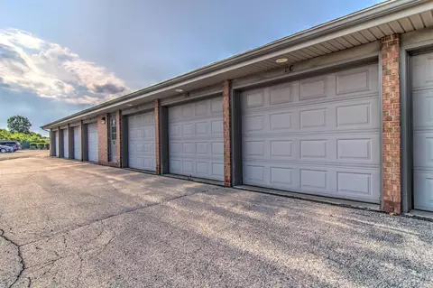 9831 Wildwood Cir #2C, Munster, IN 46321 photo 16