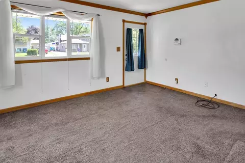 320 N Dwiggins St, Griffith, IN 46319 photo 5