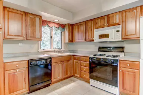 9224 Chestnut Ln, Munster, IN 46321 photo 5