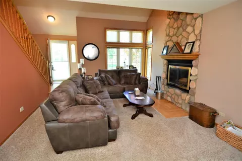 8569 Patterson St, Saint John, IN 46373 photo 2