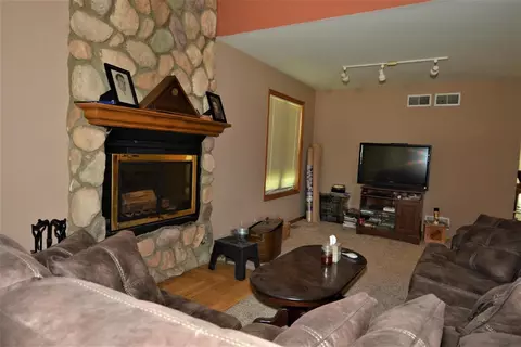 8569 Patterson St, Saint John, IN 46373 photo 4