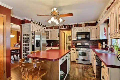 619 N Rueth Dr, Griffith, IN 46319 photo 2