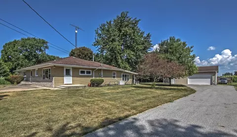 412 E Main St, Brook, IN 47922 photo 2