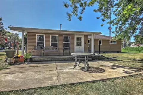 412 E Main St, Brook, IN 47922 photo 4