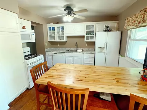 314 E Manor Dr, Griffith, IN 46319 photo 6