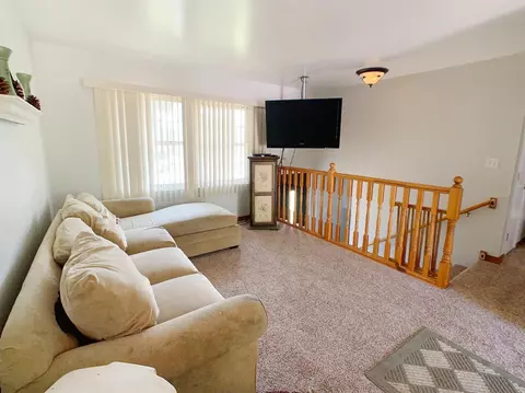 314 E Manor Dr, Griffith, IN 46319 photo 4