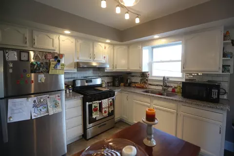 548 Vanderburg St, Gary, IN 46403 photo 4