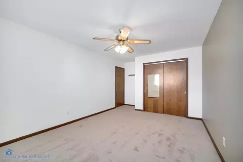 1017 Heather Ln, Munster, IN 46321 photo 9