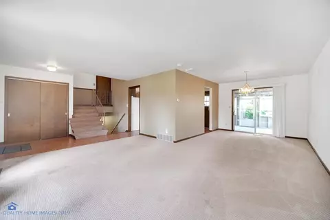 1017 Heather Ln, Munster, IN 46321 photo 4