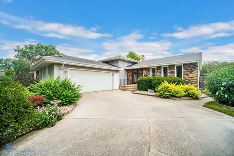 1017 Heather Ln, Munster, IN 46321 photo 1