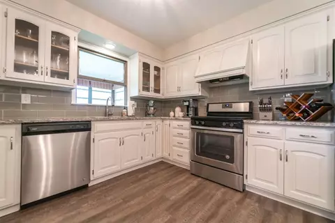 4219 Augusta Dr, Crown Point, IN 46307 photo 3