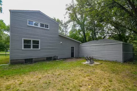 2400 Ranburn Dr, Gary, IN 46408 photo 2