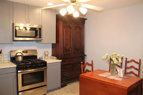 415 Old Stone Rd #D8, Munster, IN 46321 photo 11