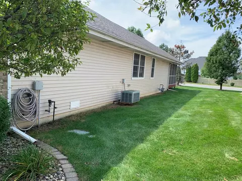 10762 Knickerbocker Ct, Saint John, IN 46373 photo 32