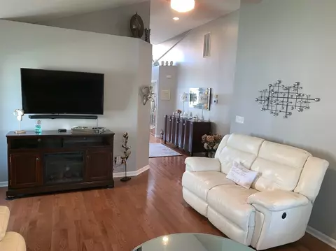 10762 Knickerbocker Ct, Saint John, IN 46373 photo 5