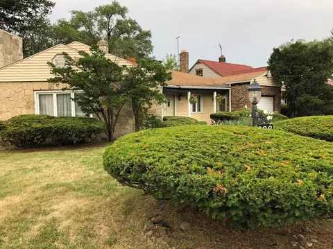 636 Taft Pl, Gary, IN 46404 photo 2