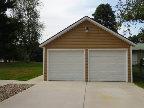 207 E Walker St, Rolling Prairie, IN 46371 photo 3