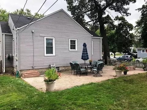 402 N Harvey St, Griffith, IN 46319 photo 2