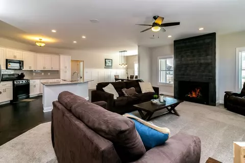 10124 Orchard Cv, Saint John, IN 46373 photo 6