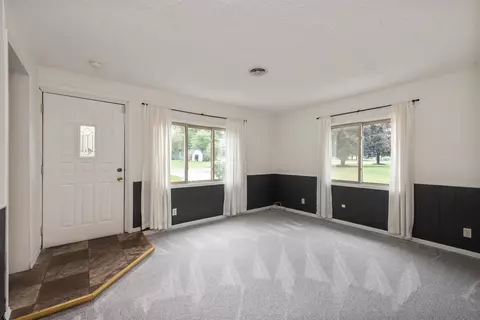705 Center St, Valparaiso, IN 46385 photo 2