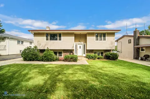 609 Schiller St, Itasca, IL 60143 photo 1