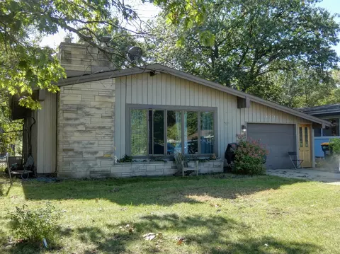 8227 Locust Ave, Gary, IN 46403 photo 1