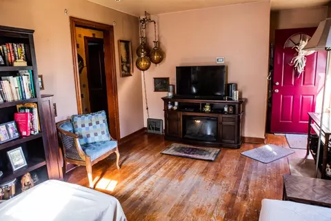 338 N Dwiggins St, Griffith, IN 46319 photo 3