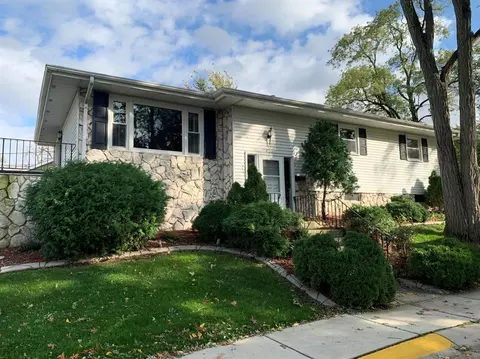 401 Fairview Ave, Crown Point, IN 46307 photo 2