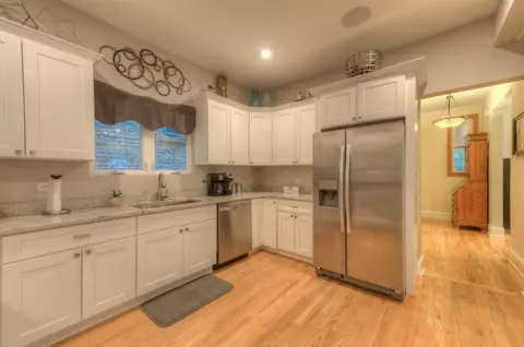 3324 Clinton Ave, Berwyn, IL 60402 photo 4