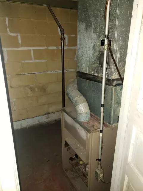 372 Taft St, Gary, IN 46404 photo 12