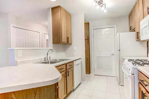 537 Cambridge Ct #2D, Munster, IN 46321 photo 8
