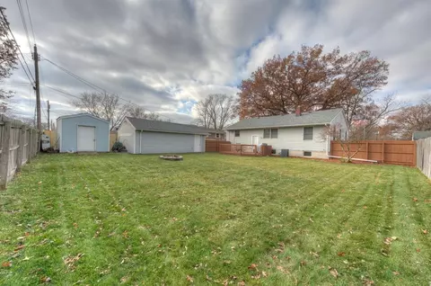 227 N Dwiggins St, Griffith, IN 46319 photo 4