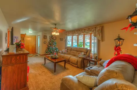 227 N Dwiggins St, Griffith, IN 46319 photo 8