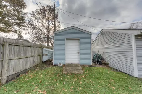 227 N Dwiggins St, Griffith, IN 46319 photo 3