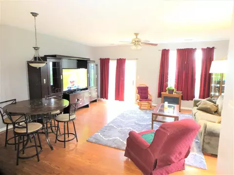 1027 Summertime Ct, Dyer, IN 46311 photo 2