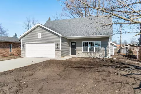 628 E Pine St, Griffith, IN 46319 photo 2