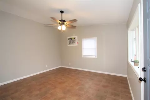 401 Strongbow Trl, Porter, IN 46304 photo 4