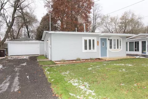 401 Strongbow Trl, Porter, IN 46304 photo 1