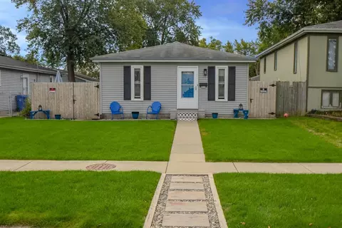 559 E Anderson St, Crown Point, IN 46307 photo 1