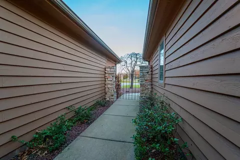 914 Cornwallis Ln, Munster, IN 46321 photo 3
