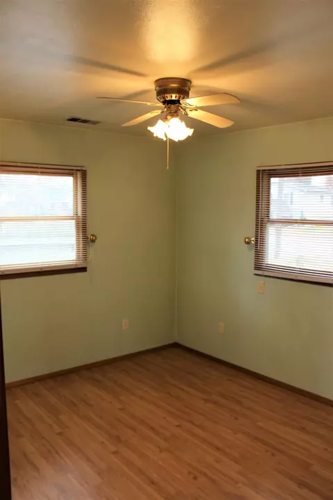 516 W Elm St, Griffith, IN 46319 photo 8
