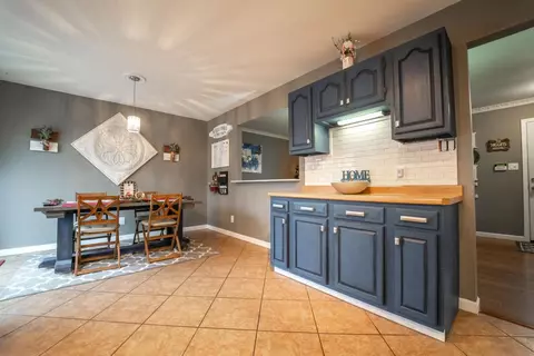 617 E Pine Pl, Griffith, IN 46319 photo 8