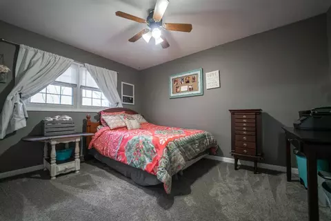 617 E Pine Pl, Griffith, IN 46319 photo 15