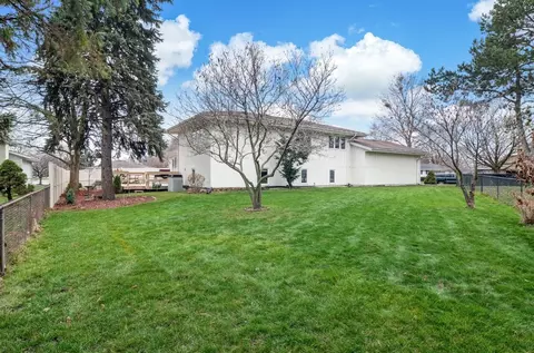 8435 Jackson Ct, Munster, IN 46321 photo 3