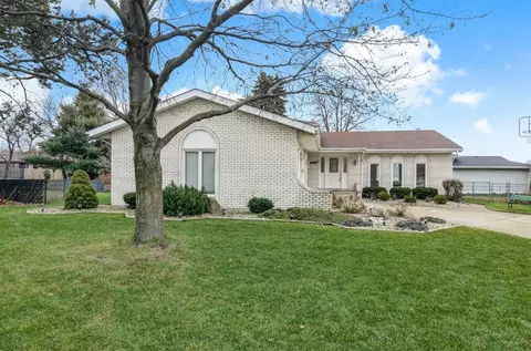 8435 Jackson Ct, Munster, IN 46321 photo 2