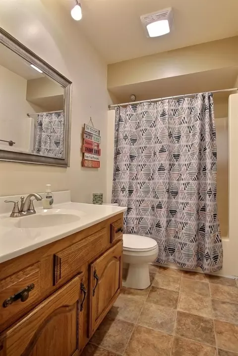 835 N Wiggs St, Griffith, IN 46319 photo 10