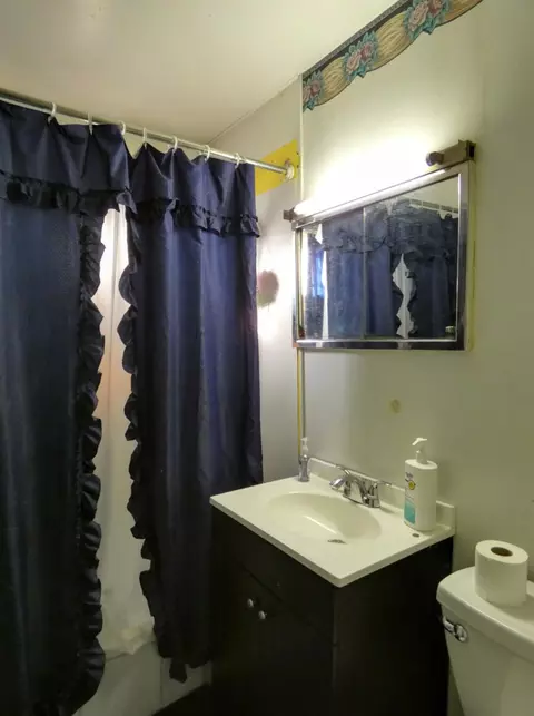 518 S Wayne St, Gary, IN 46403 photo 6