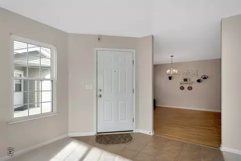 1811 E 105th Pl, Crown Point, IN 46307 photo 3