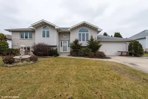 8993 Pineview Ln, Crown Point, IN 46307 photo 1