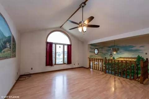 8993 Pineview Ln, Crown Point, IN 46307 photo 2